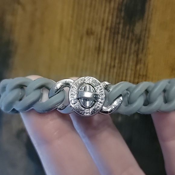 Grey & silver rustic cuff - Picture 2 of 2